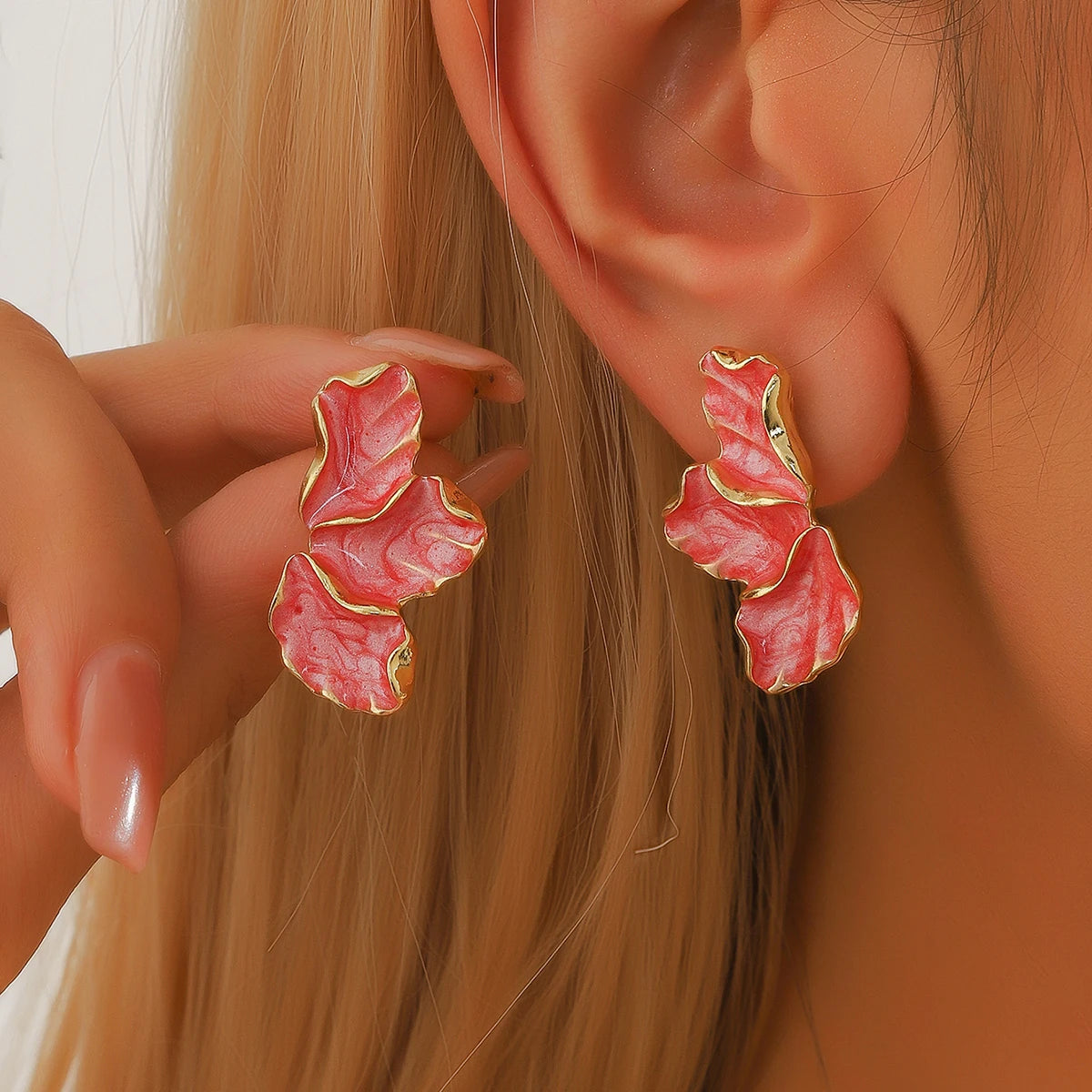 2PC Women's Fashion Forest Maple Leaf Drip Oil Flower Earrings, Sweet and Elegant, Lightweight and Luxurious Colorful Petal Earr